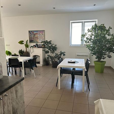 Omis Rooms Pančevo Екстериор снимка