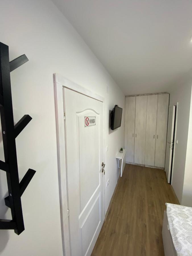 Omis Rooms Pančevo Екстериор снимка