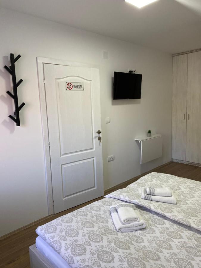 Omis Rooms Pančevo Екстериор снимка