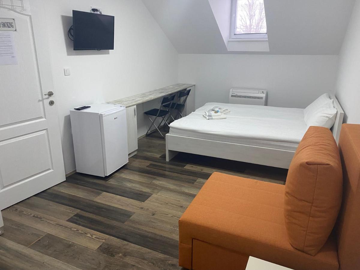 Omis Rooms Pančevo Екстериор снимка