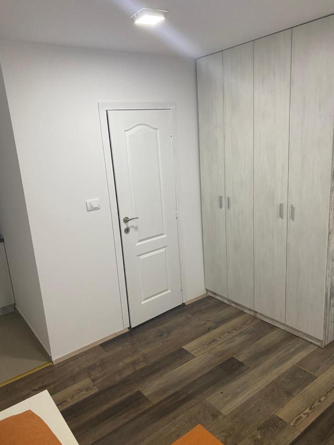 Omis Rooms Pančevo Екстериор снимка
