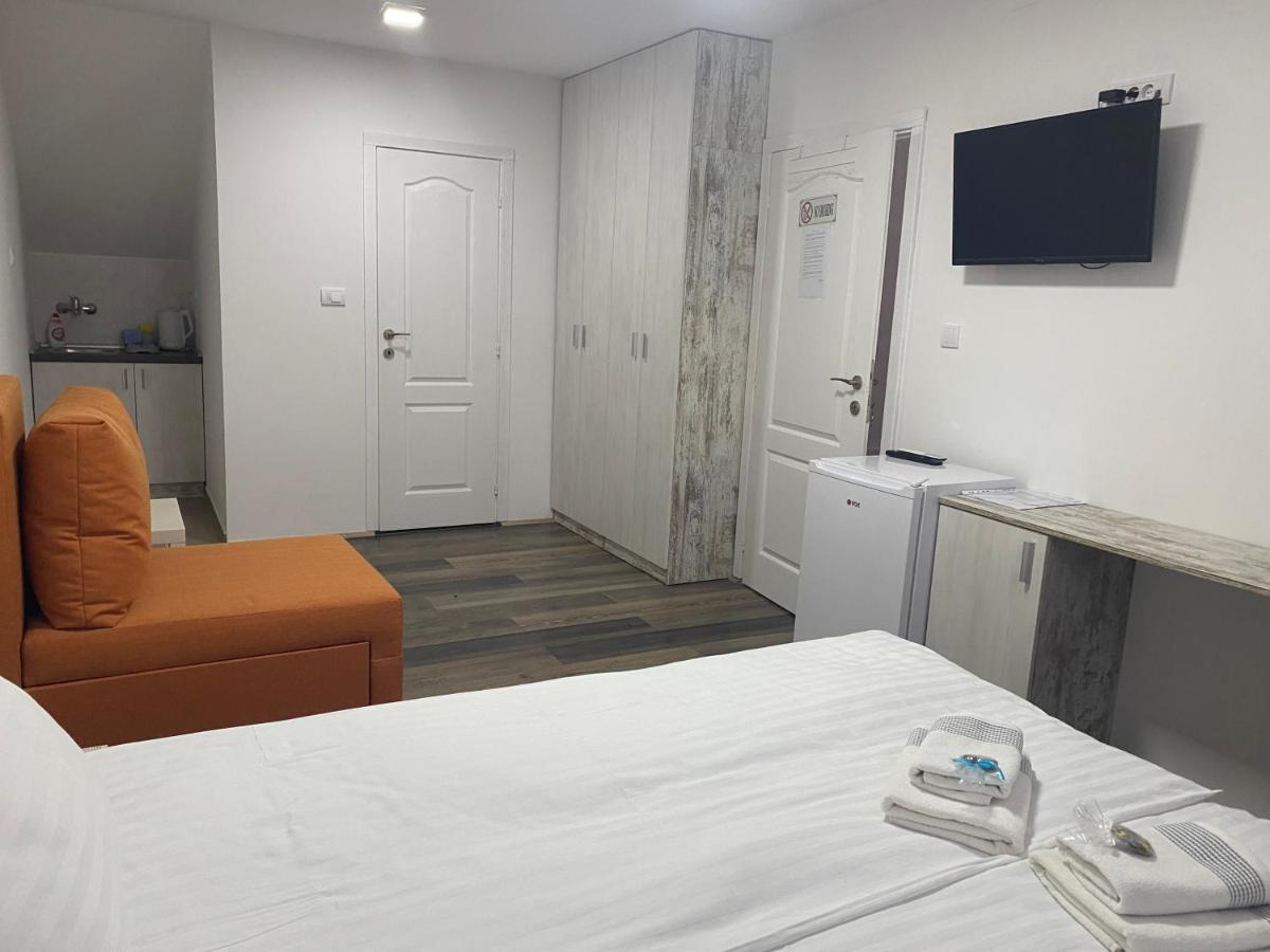 Omis Rooms Pančevo Екстериор снимка