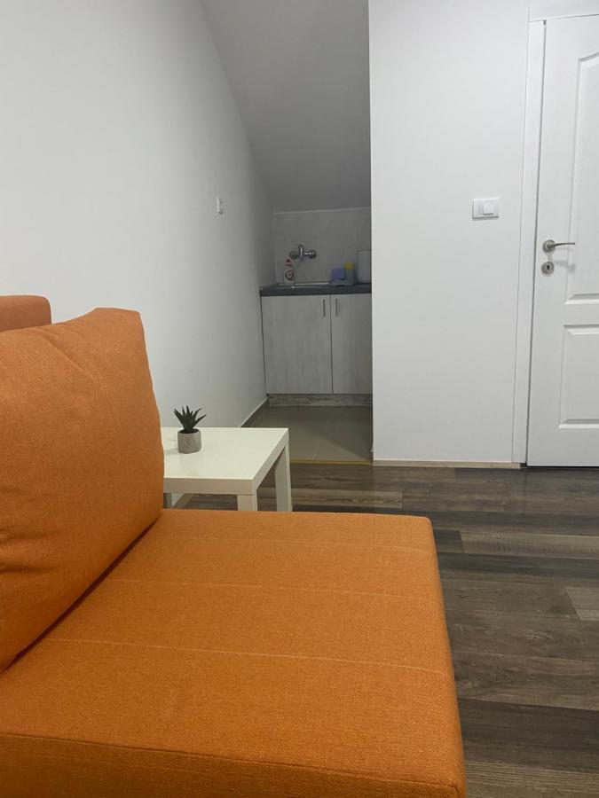 Omis Rooms Pančevo Екстериор снимка